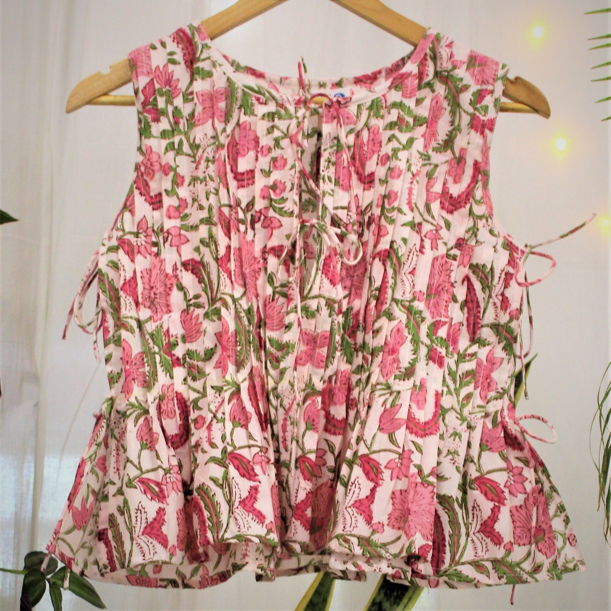 Pink garden pleated top Secondary image